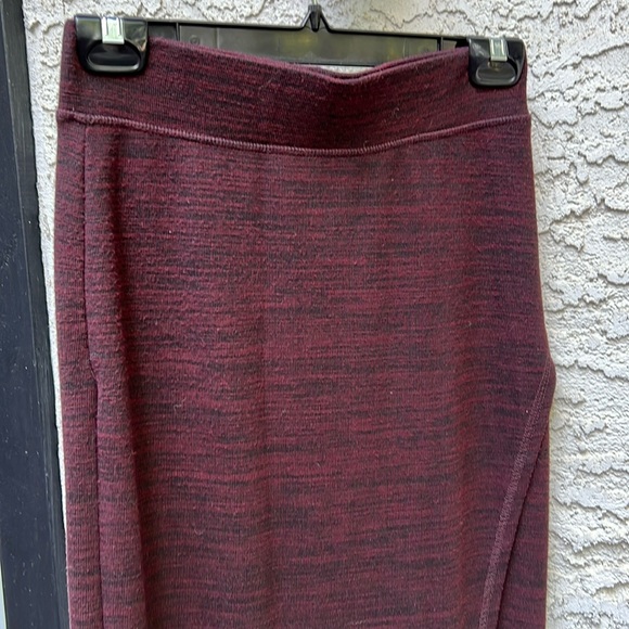 Skirt size small burgundy side slit - Picture 3 of 3